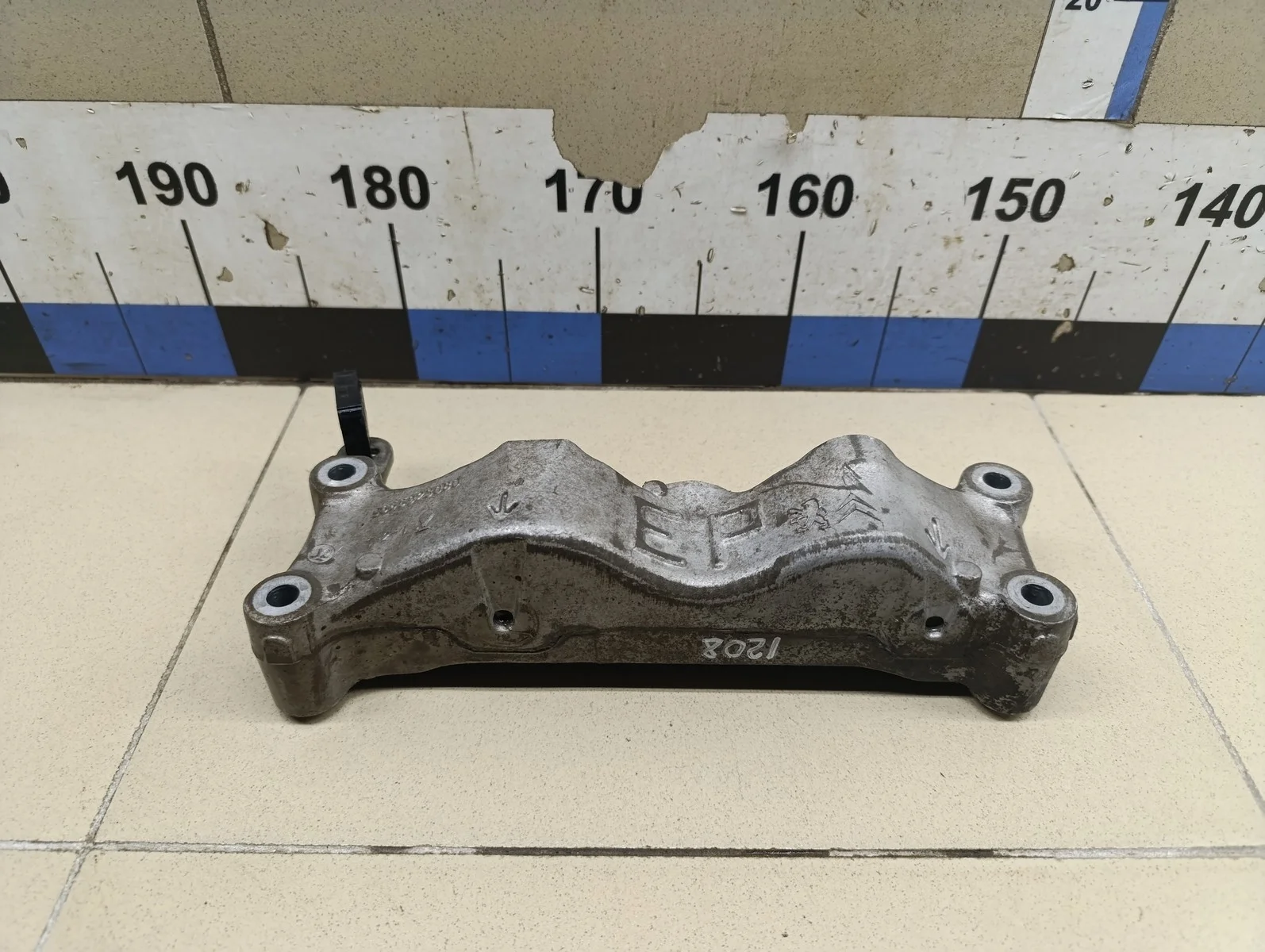 Кронштейн двигателя правый  C4 2005-2011