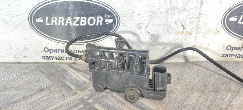 Блок клапанов передний Land Rover Sport L320