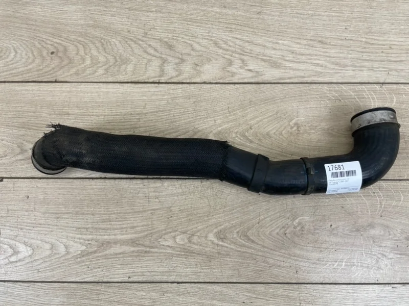 Патрубок интеркулера VW Touareg 2003-2007 7L