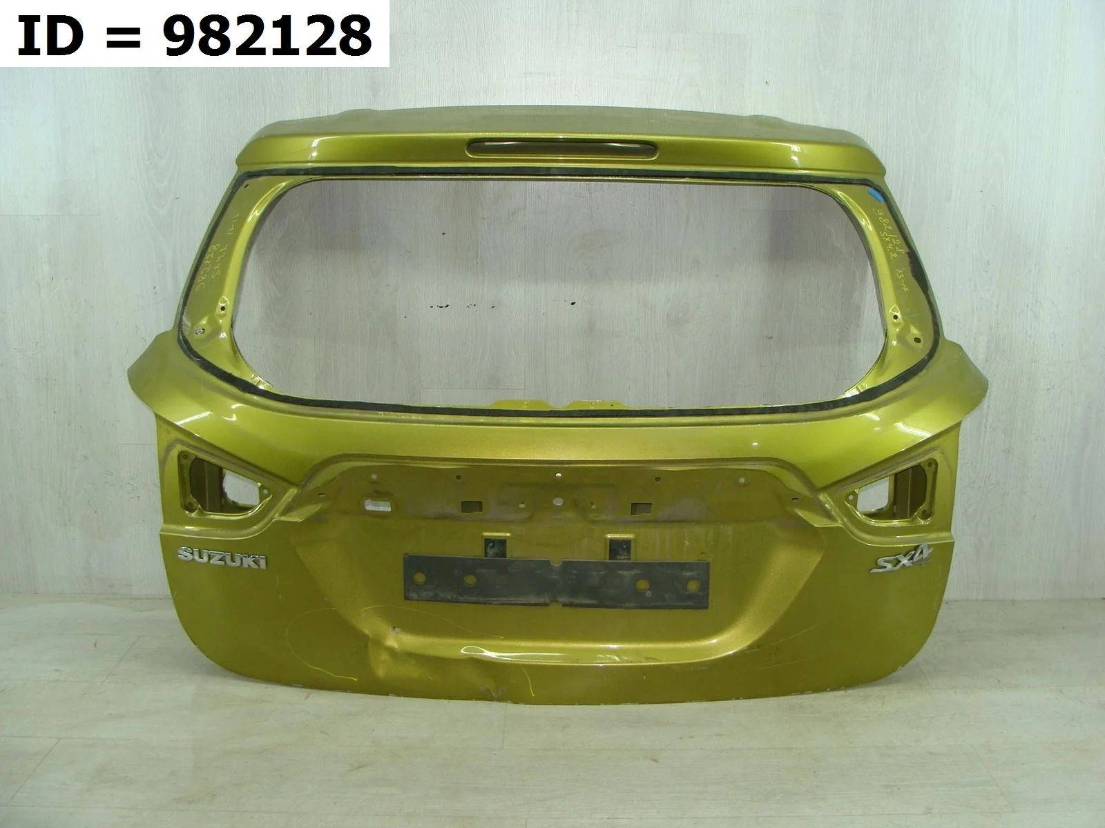 Дверь багажника Suzuki SX4