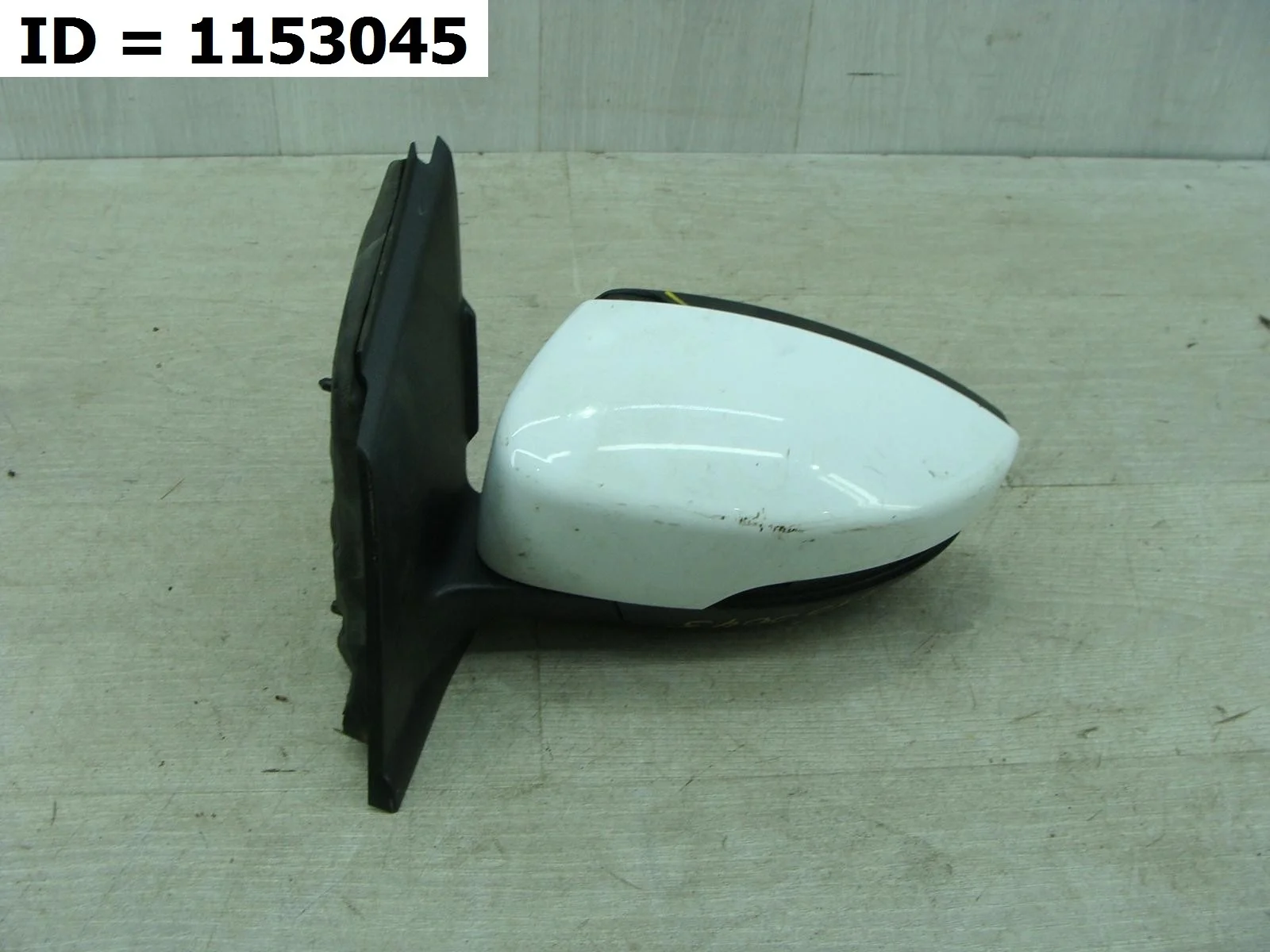 Корпус зеркала левого Ford Kuga