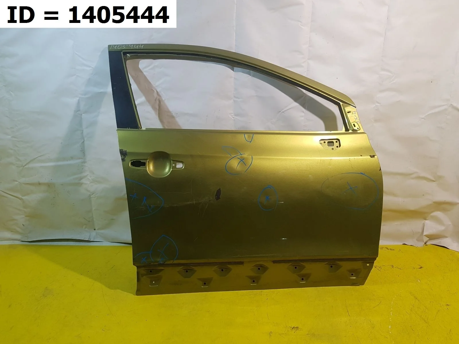 Дверь передняя правая Suzuki SX4
