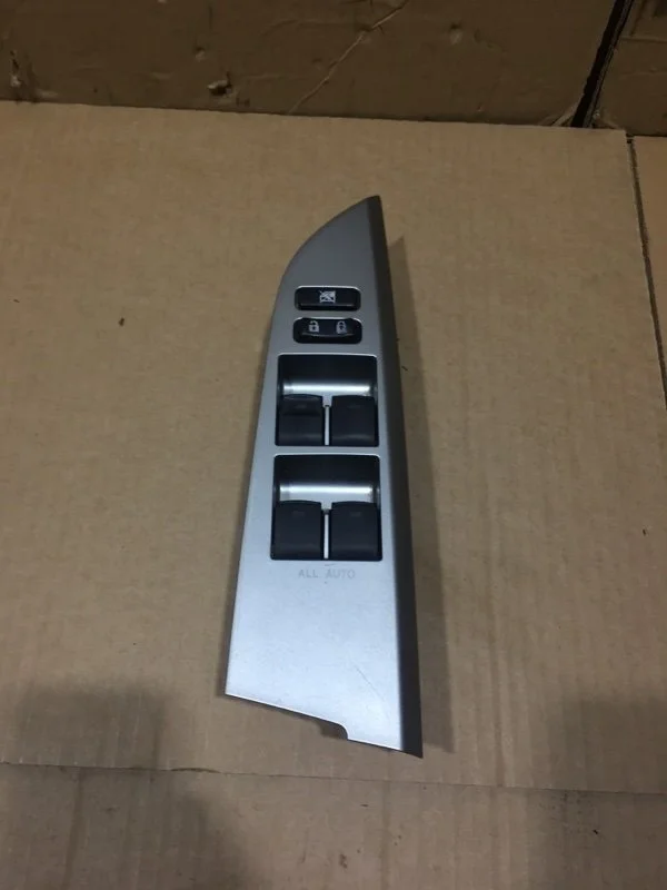 Блок управления стеклоподъемниками Toyota Land Cruiser 2011 8404033100 URJ200 1VD-FTV 4.5