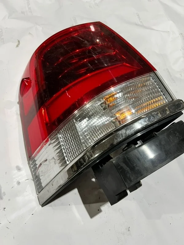 Фонарь задний Toyota Land Cruiser 200 2016 J200