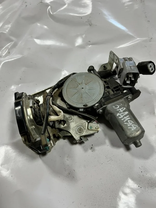 Замок крышки багажника Toyota Land Cruiser 200 2016 J200