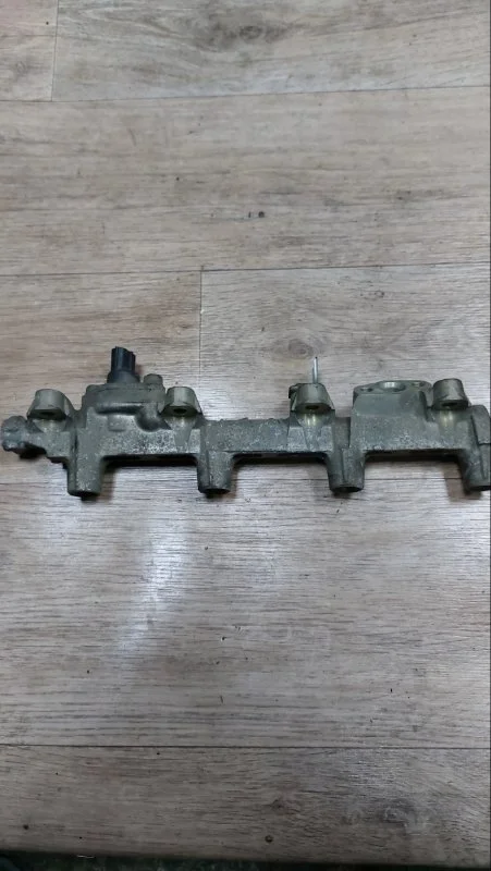 Рампа топливная Mitsubishi Dion 2001 CR6W