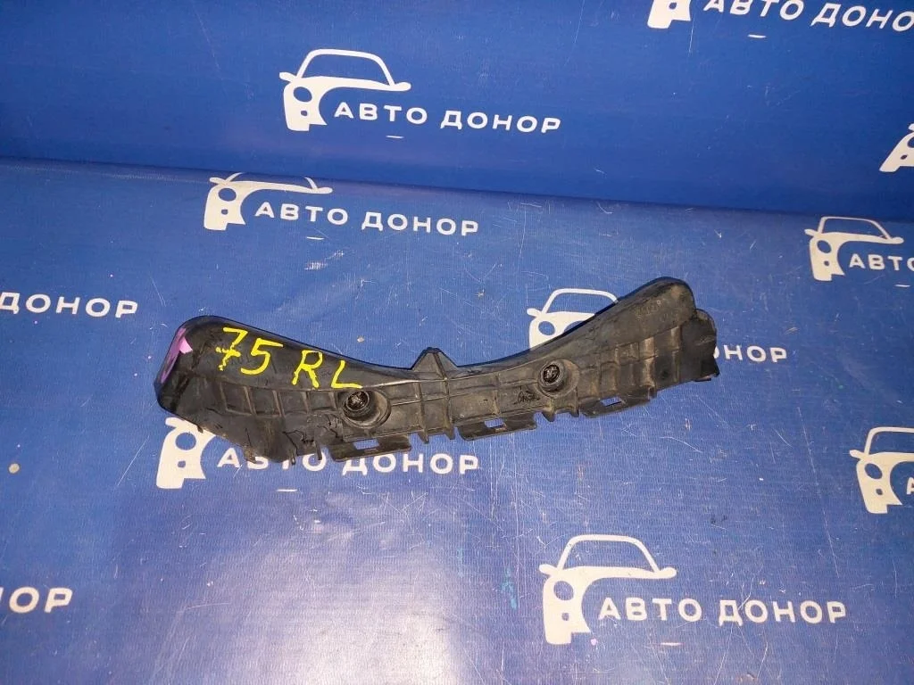 крепление бампера TOYOTA AURIS NZE151 1NZFE