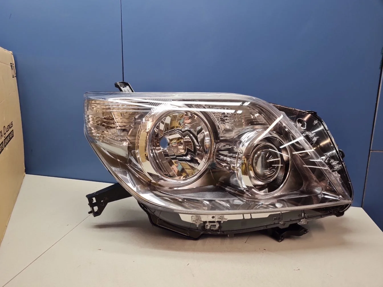 Фара правая для Toyota Land Cruiser Prado 150 2009-