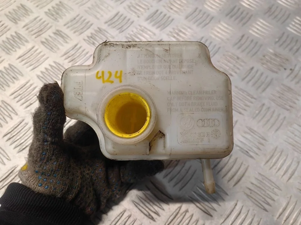 Бачок тормозной жидкости Volkswagen Jetta VI
