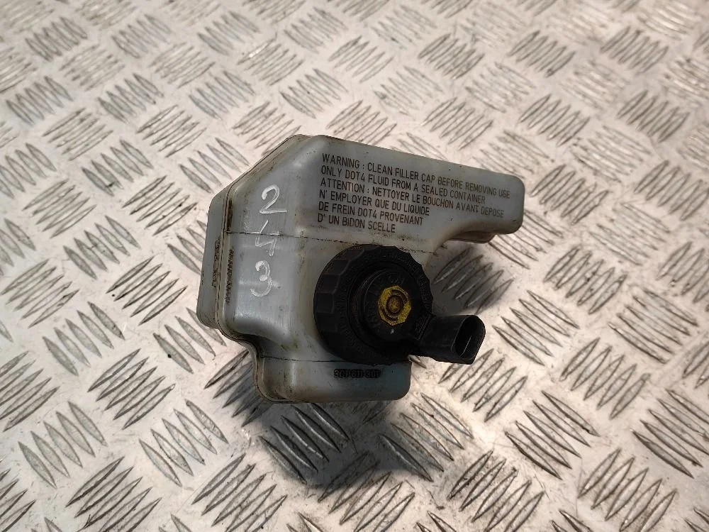 Бачок тормозной жидкости VW Passat B6