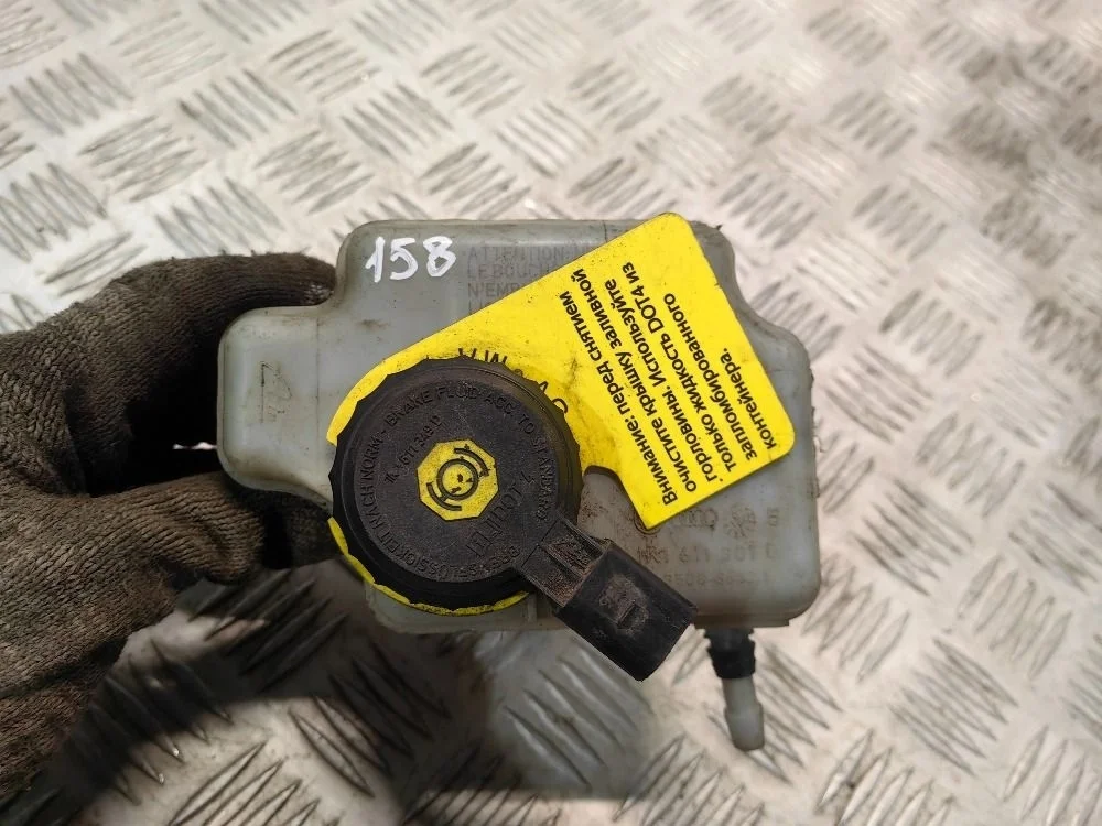 Бачок главного тормозного цилиндра VW Golf 5