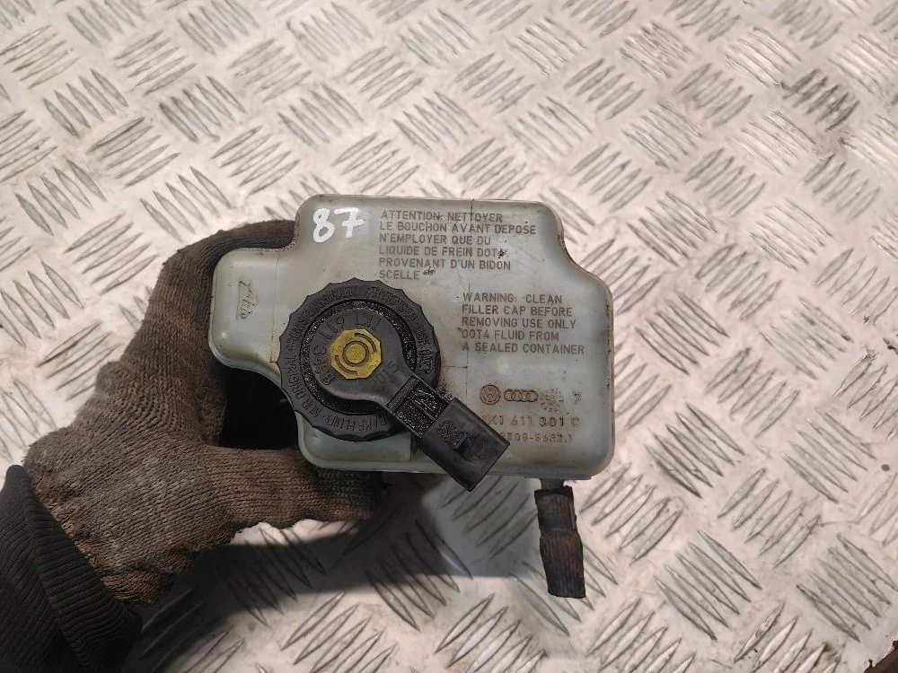 Бачок тормозной жидкости Volkswagen Caddy