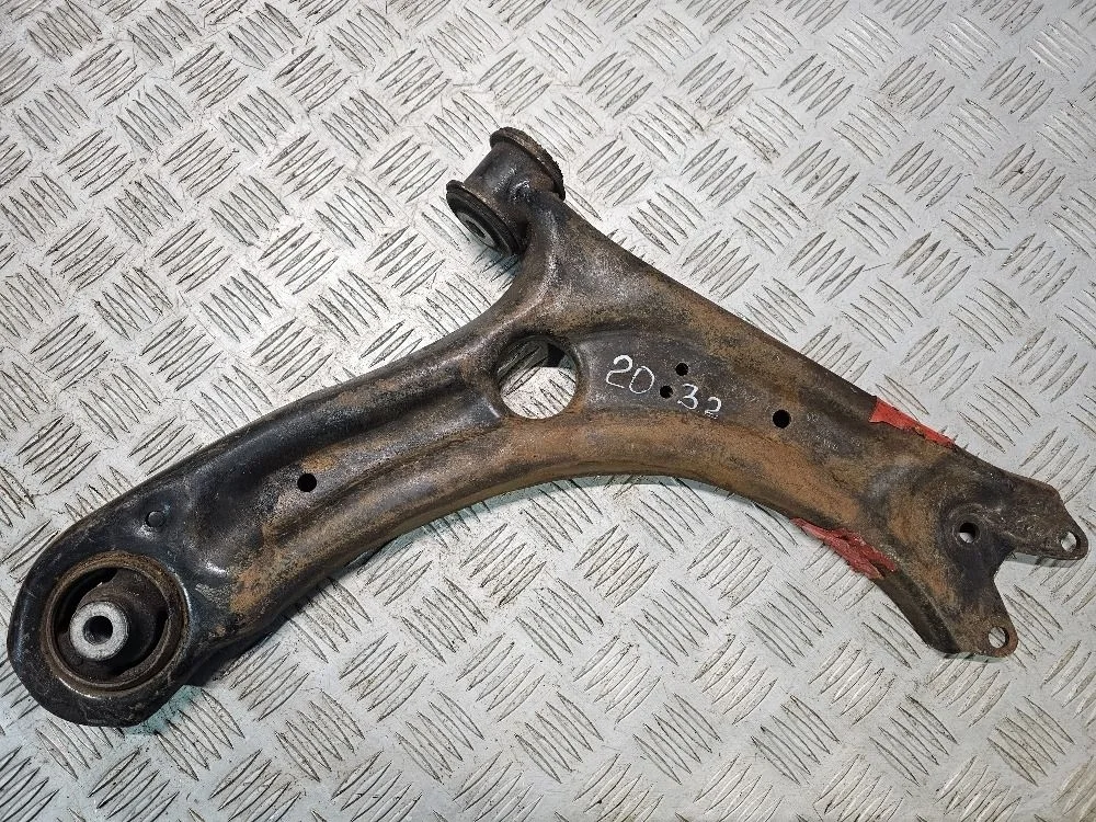 Рычаг передний правый Volkswagen Jetta