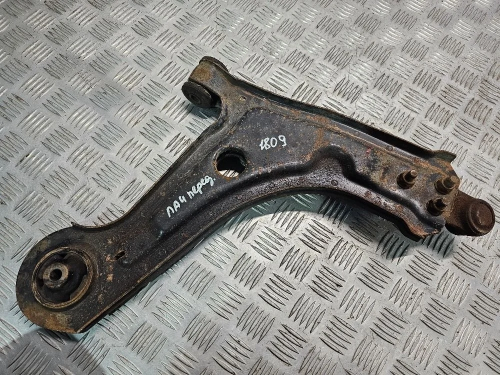 Рычаг передний левый Chevrolet Lacetti