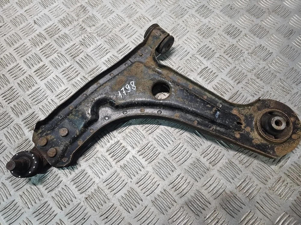 Рычаг передний левый Chevrolet Lacetti