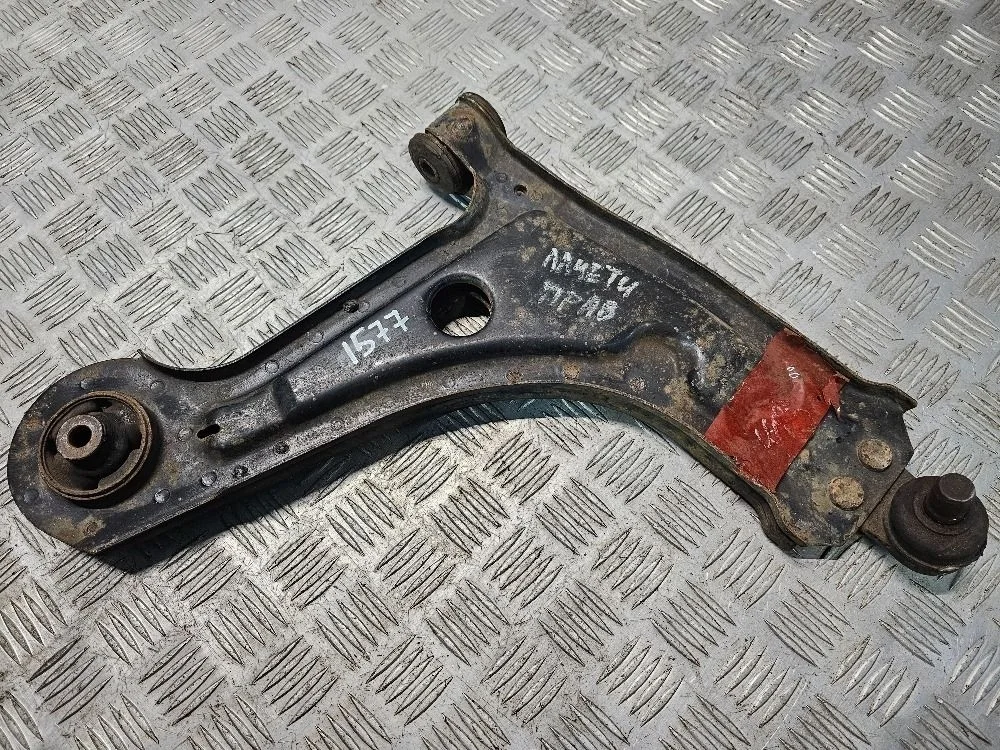 Рычаг передний правый  Chevrolet Lacetti I