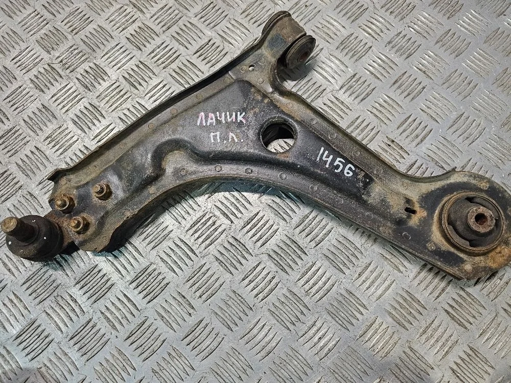 Рычаг передний левый Chevrolet Lacetti