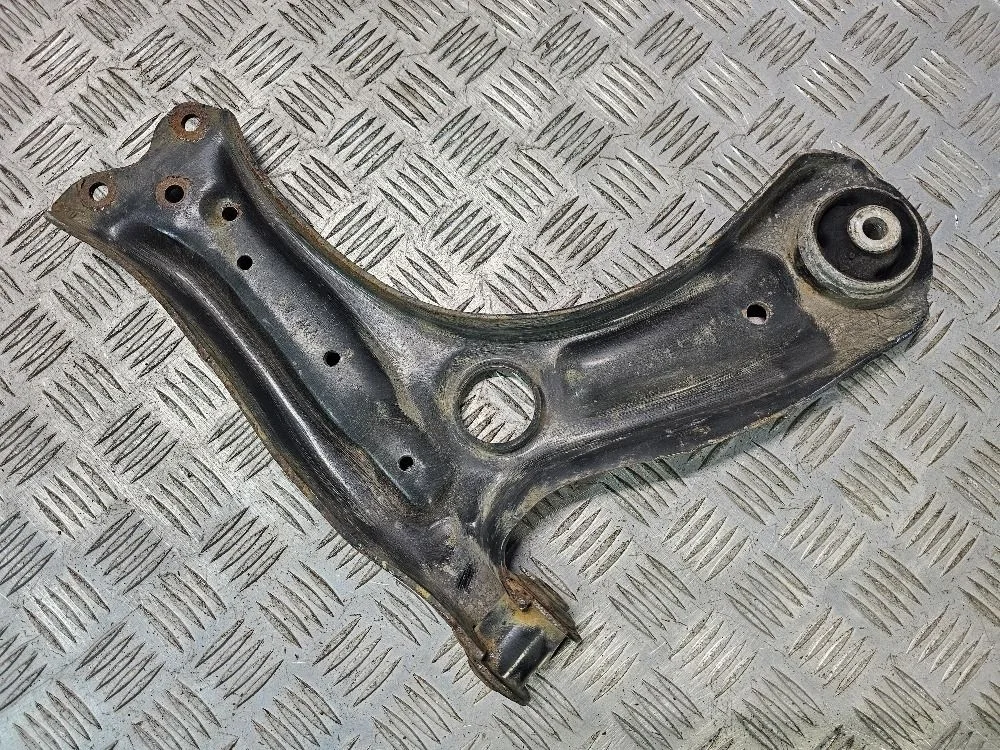 Рычаг передний левый Skoda Fabia 2