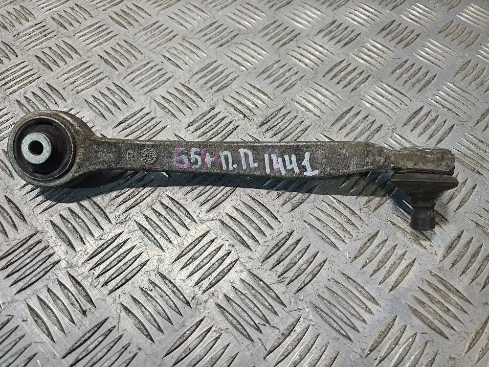 Рычаг передний правый верхний Volkswagen Passat B5