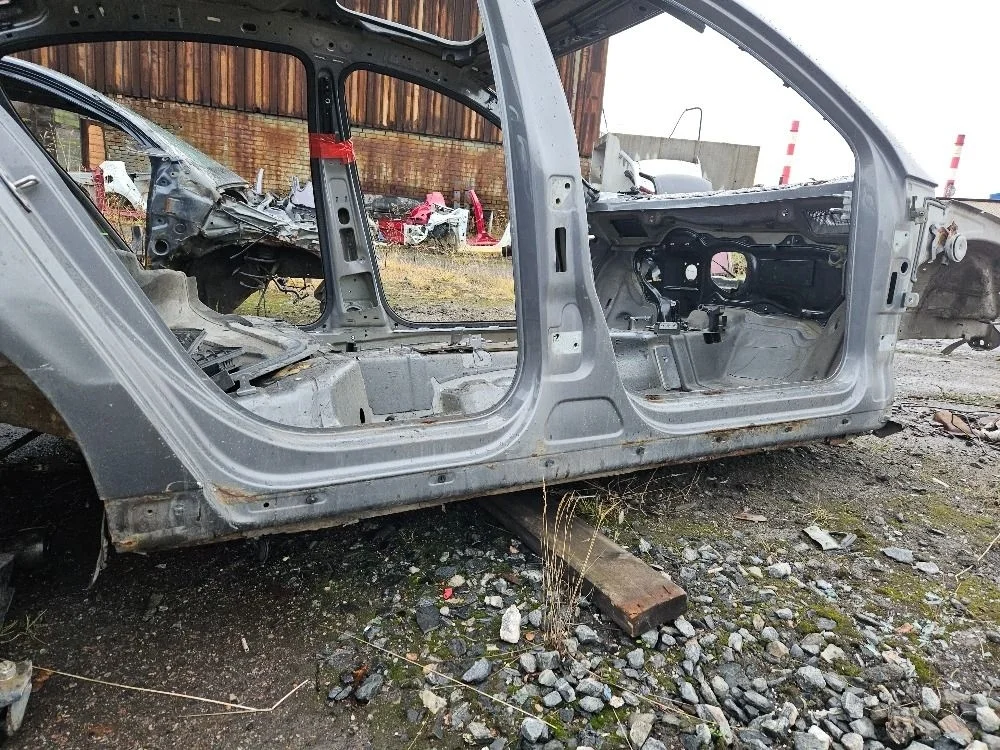 Порог правый на VW Passat B6 седан