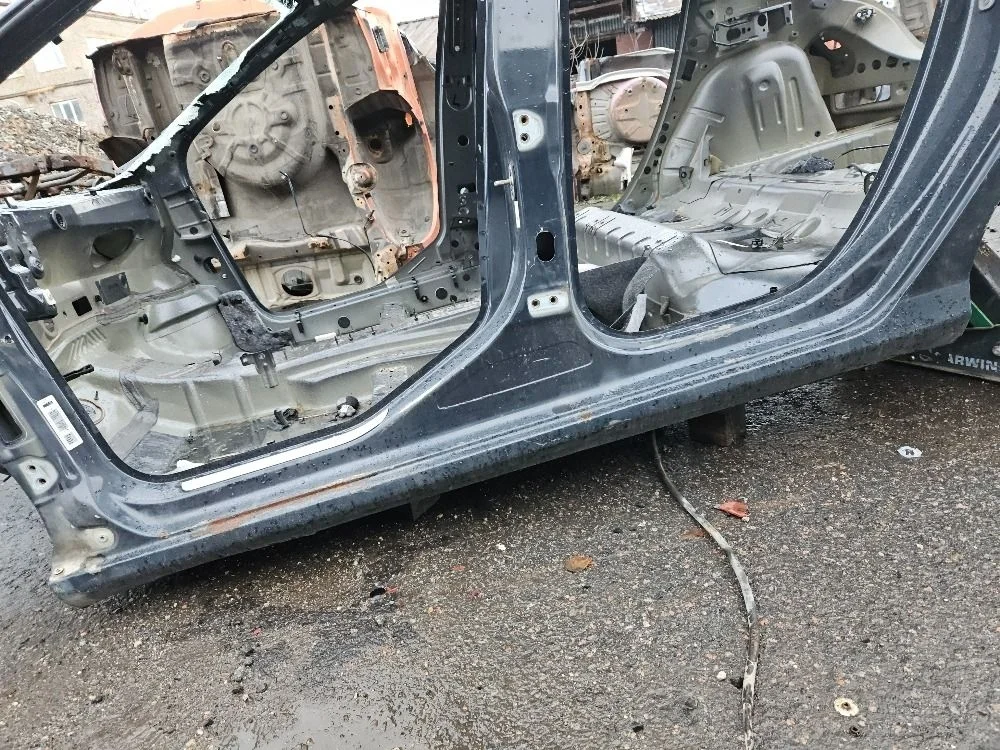 Порог левый на Peugeot 308