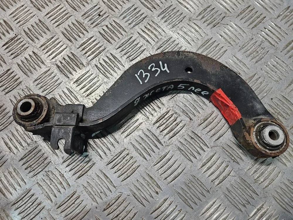 Рычаг задний верхний Volkswagen Jetta V