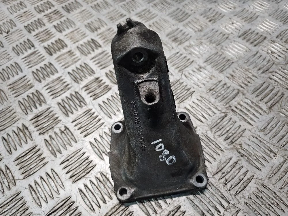 Кронштейн двигателя Mercedes C-Class