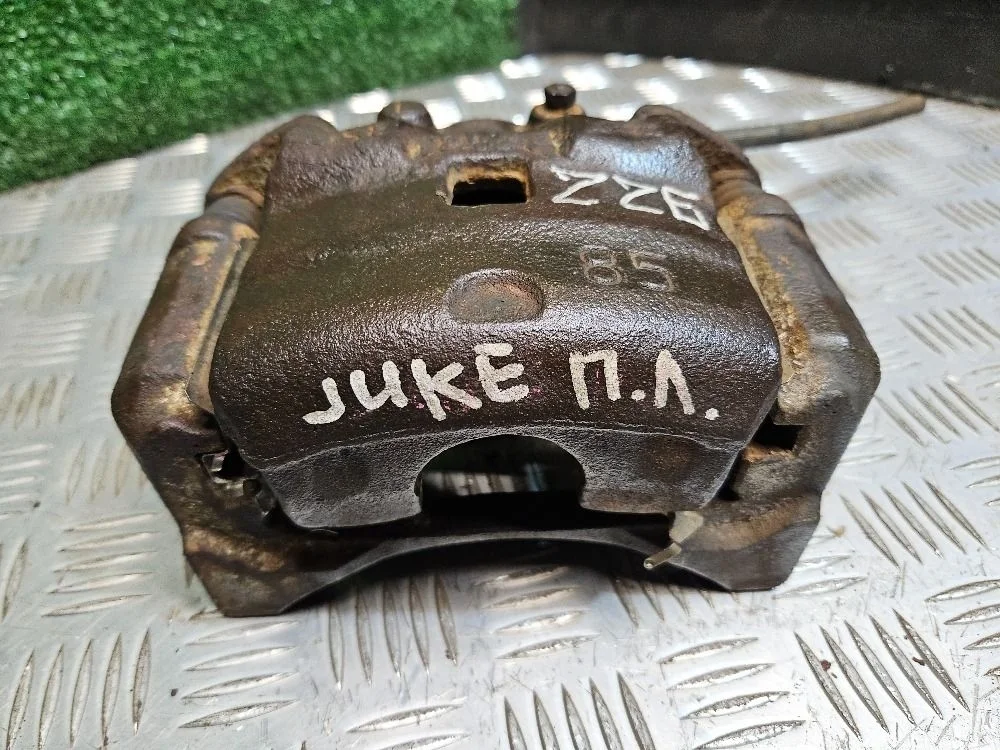 Суппорт передний левый на Nissan Juke