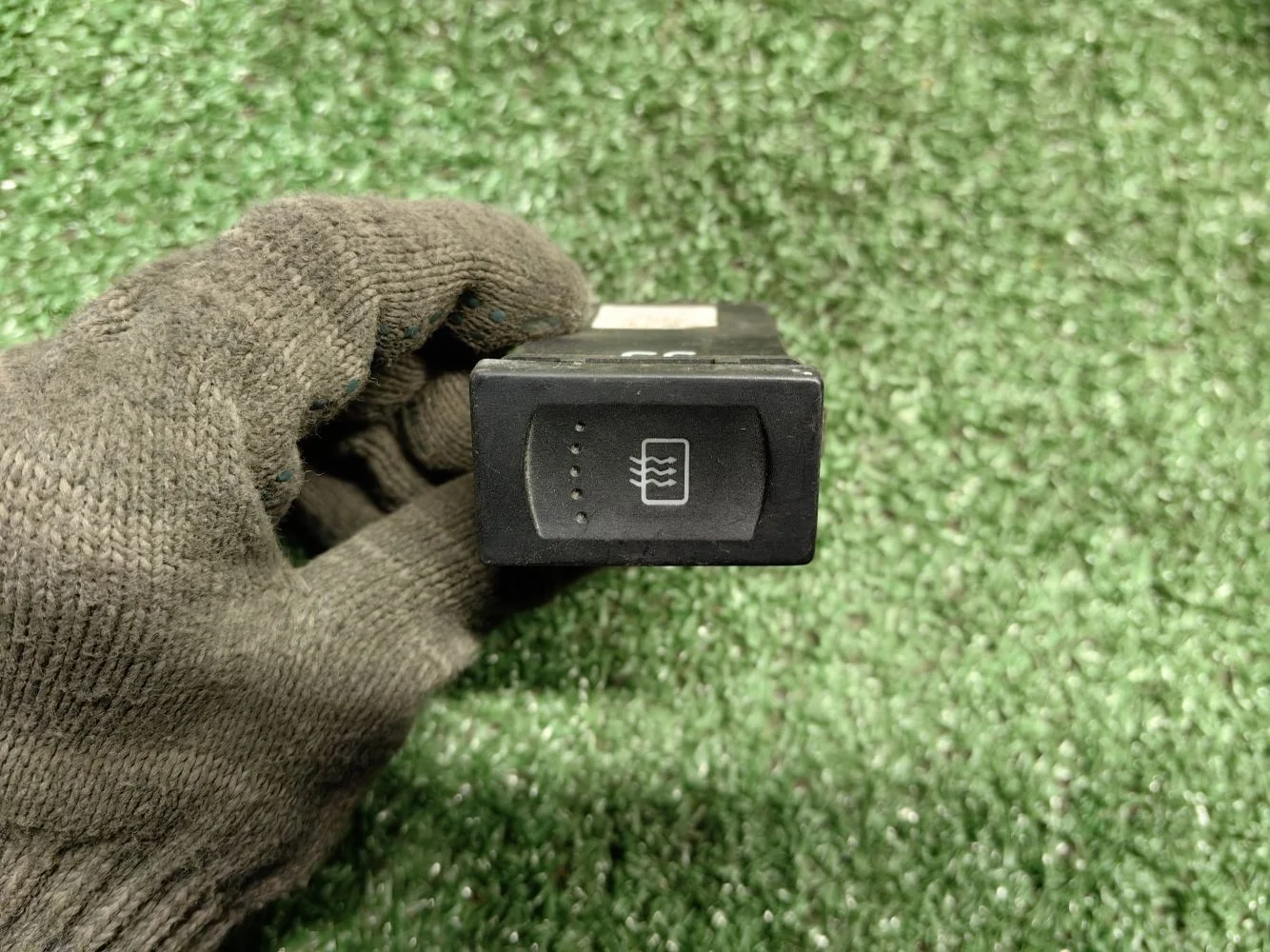 Кнопка обогрева стекла Volkswagen Passat B5+