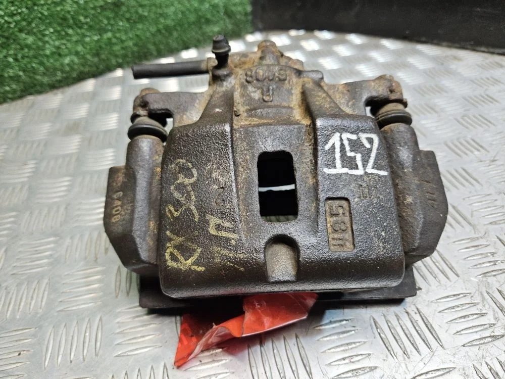 Суппорт передний правый Lexus RX 300