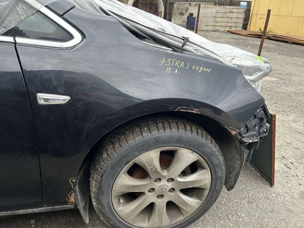 В наличии переднее правое крыло Opel Astra J.