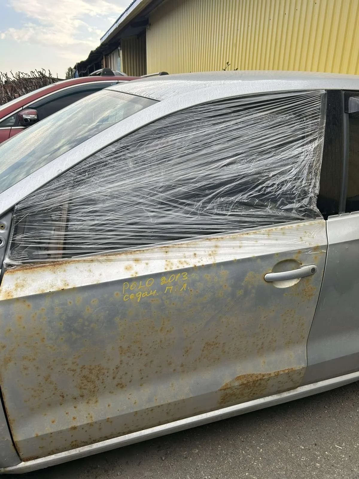 В наличии передняя левая дверь Volkswagen Polo