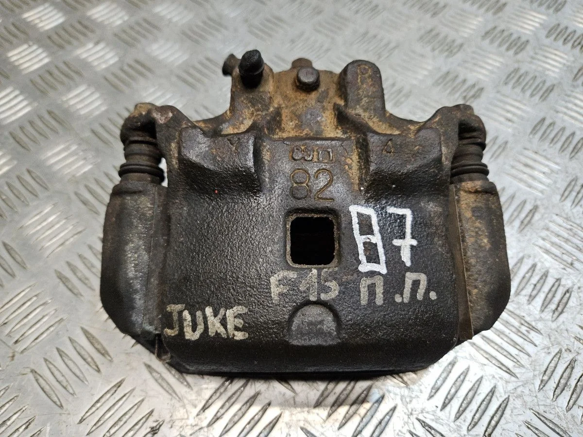 Суппорт передний правый на Nissan Juke