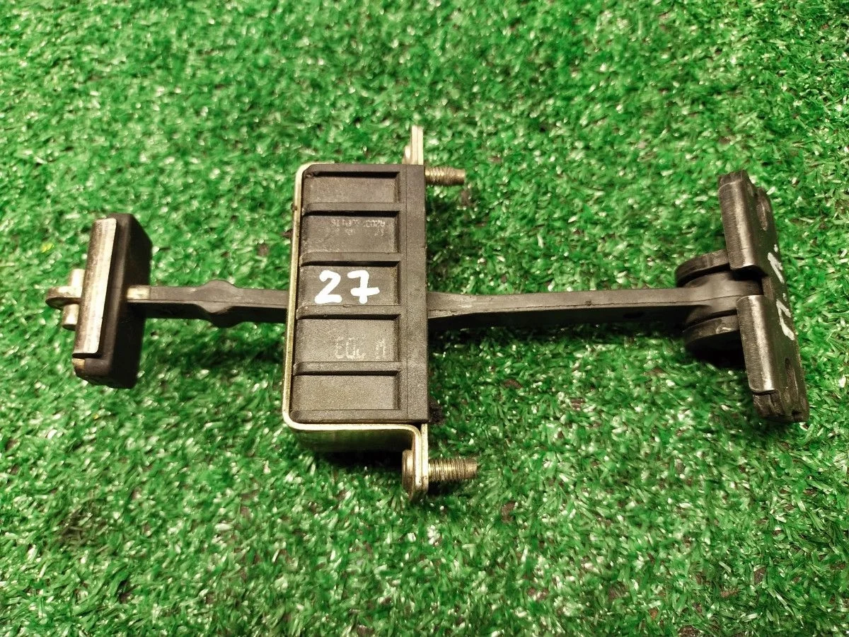 Ограничитель двери Mercedes-Benz C-Class