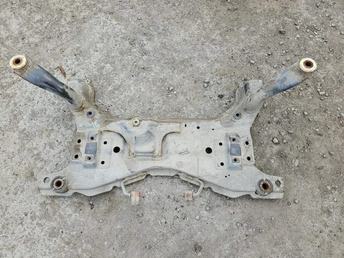Подрамник передний на Ford Focus 2