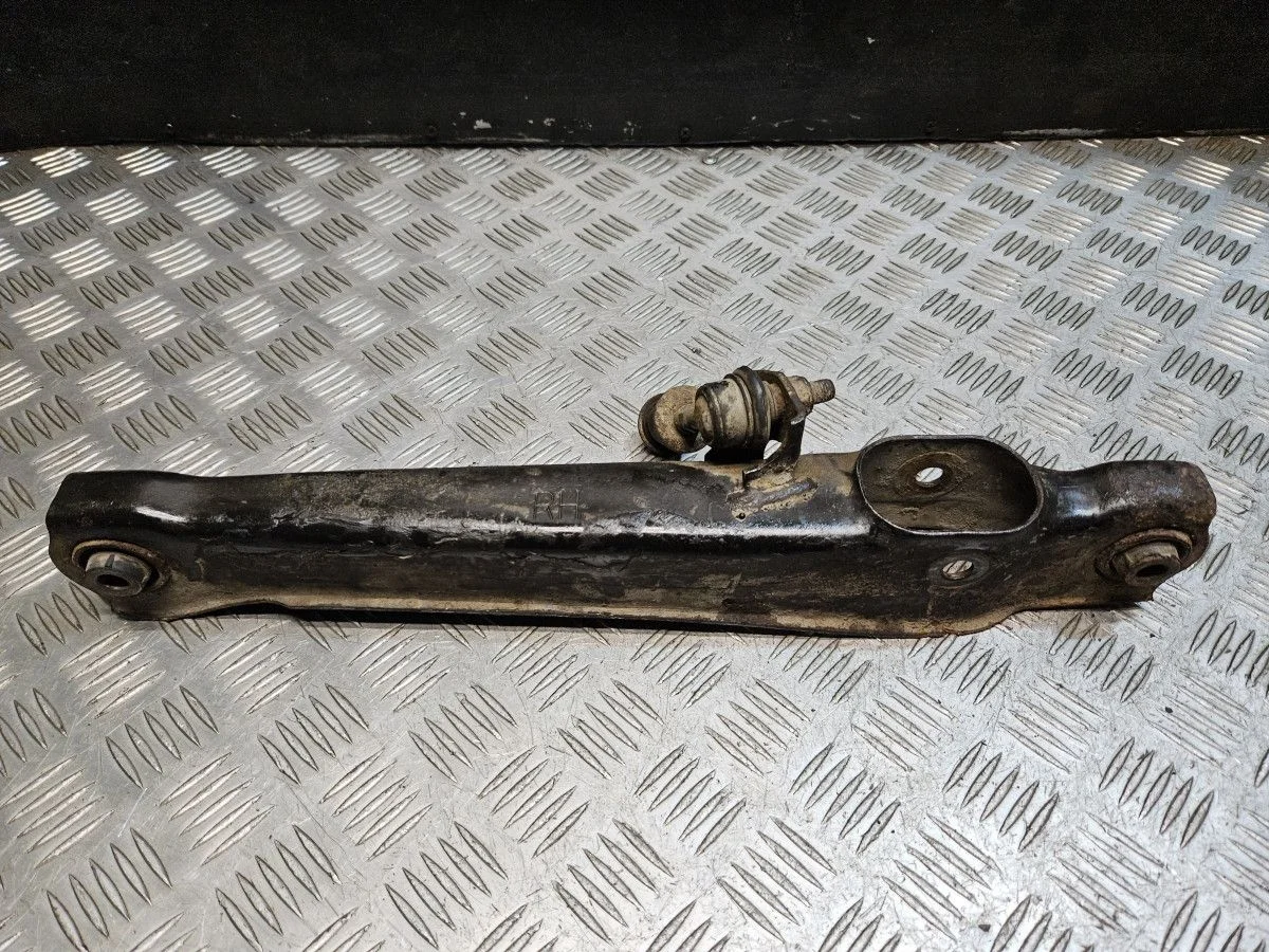 Рычаг задний нижний на Mitsubishi Carisma