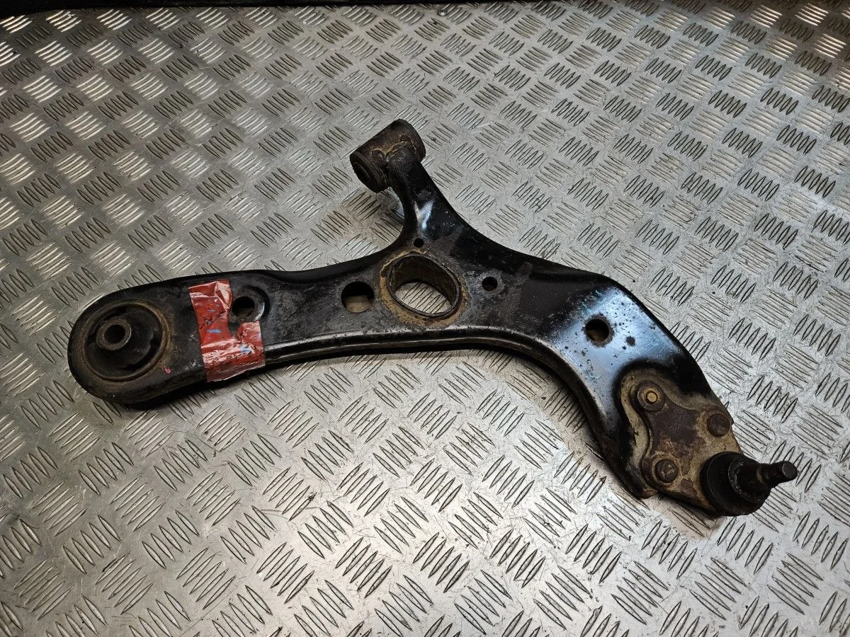 Рычаг передний правый на Toyota RAV4 40