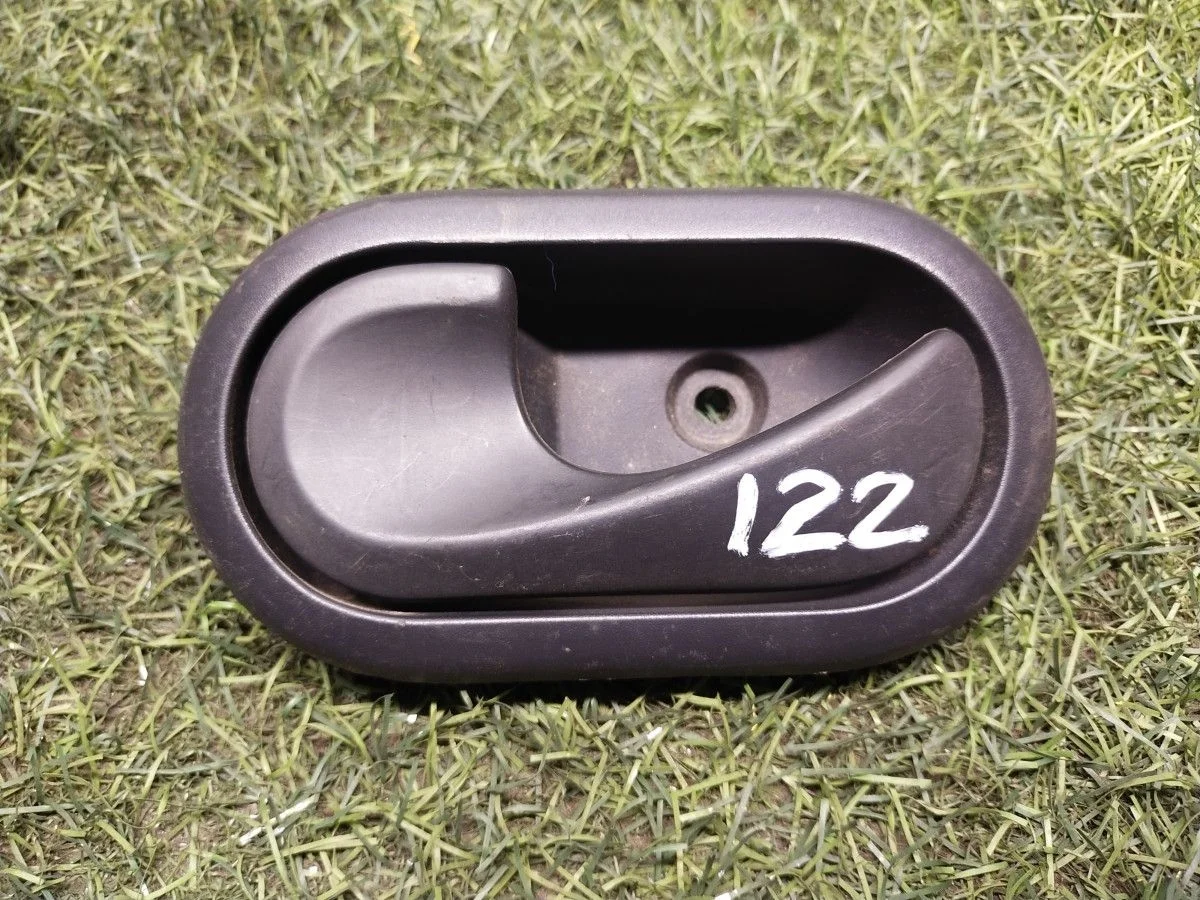 Ручка двери внутренняя левая Renault Duster