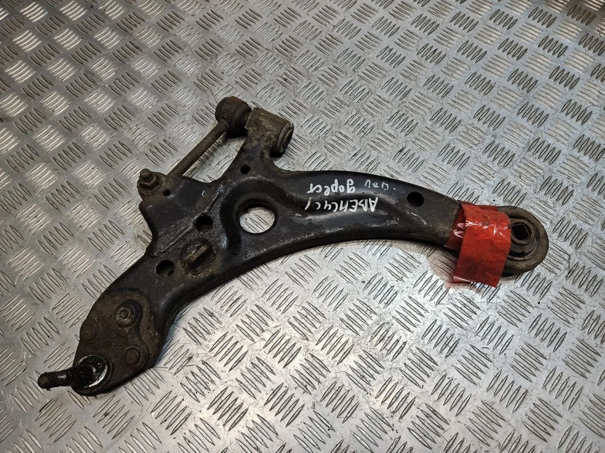 Рычаг передний левый Toyota Avensis I