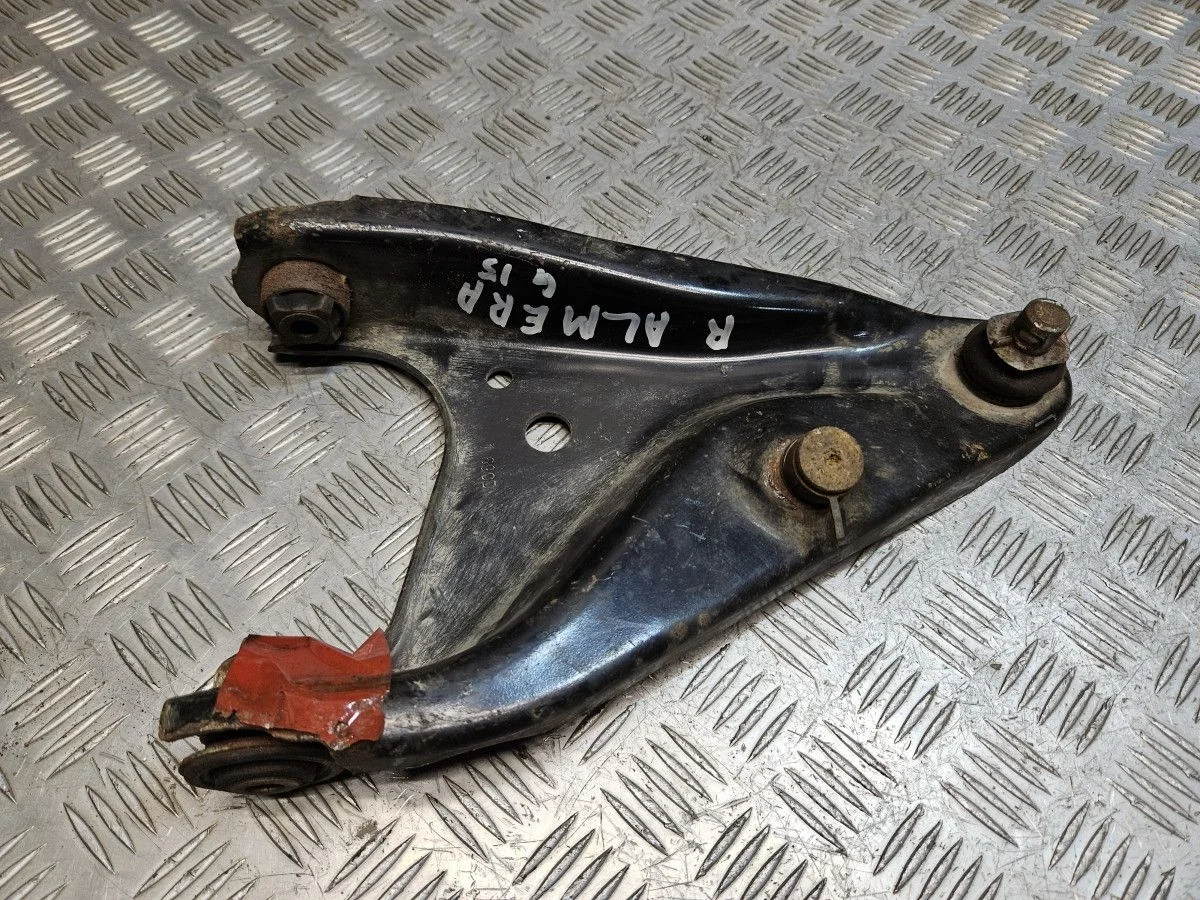 Рычаг передний правый на Nissan Almera G15