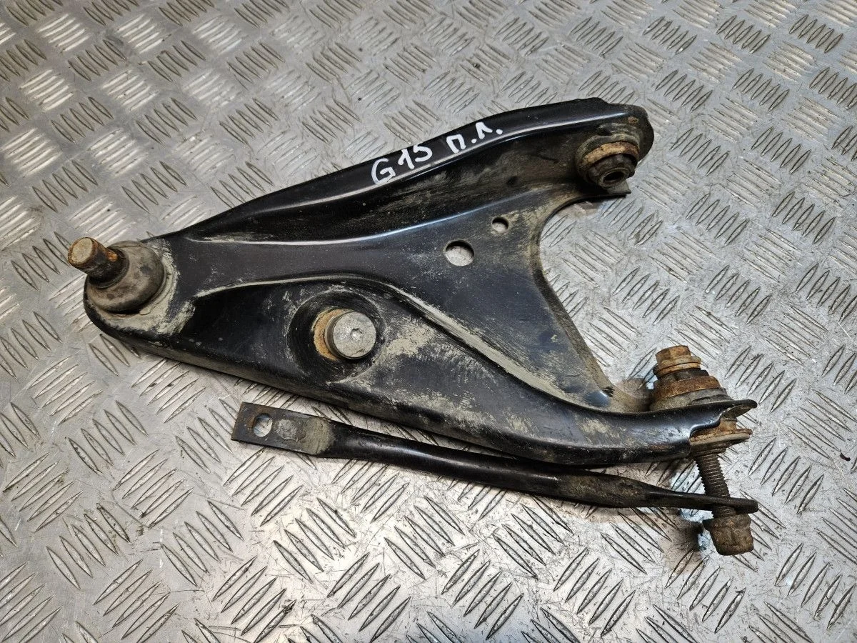 Рычаг передний левый на Nissan Almera G15