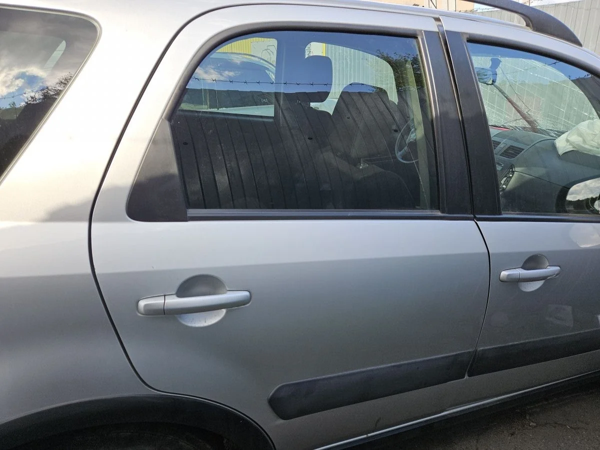 Дверь задняя правая на Suzuki SX4