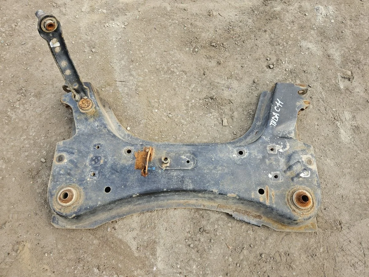 Подрамник передний на Nissan Tiida C11