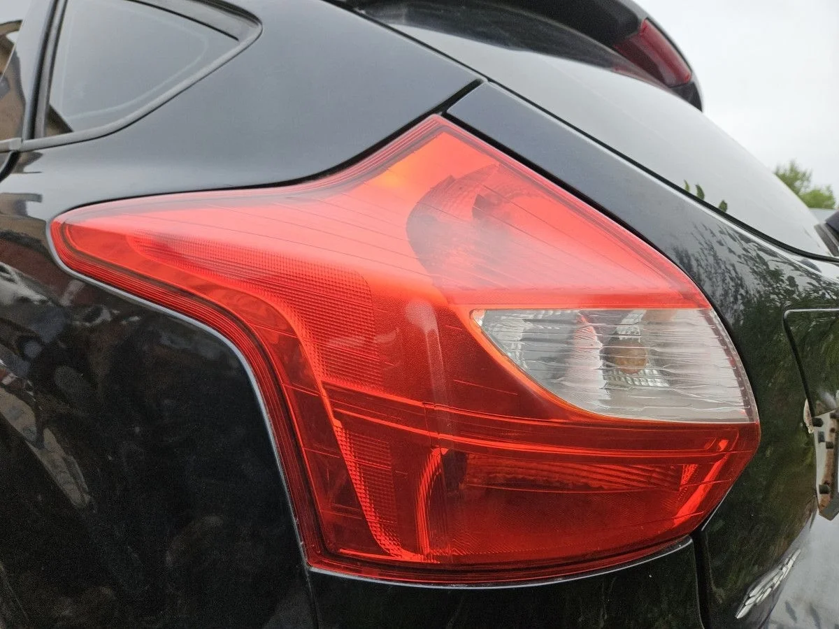 Фонарь задний левый на Ford Focus 3 хэтч