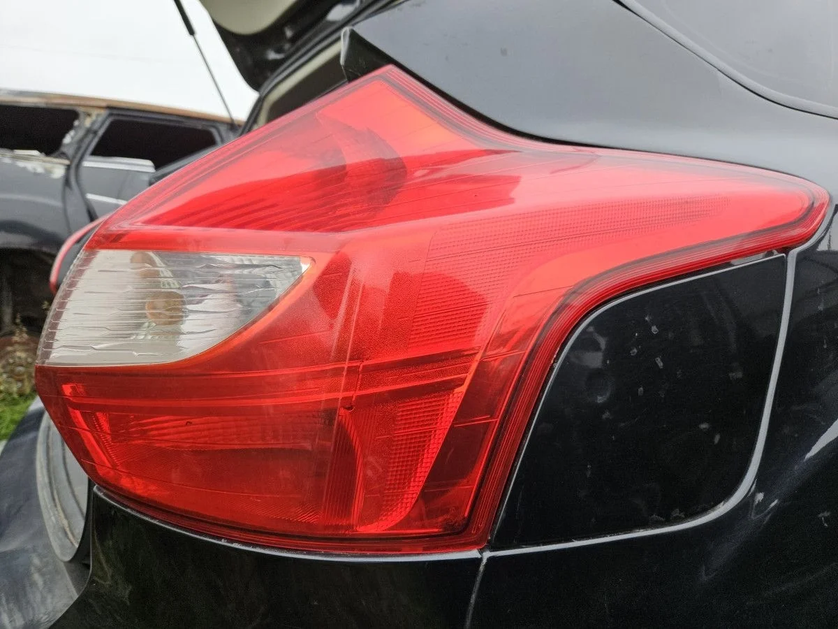 Фонарь задний правый на Ford Focus 3 хэтч