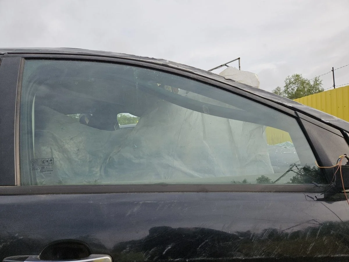 Стекло двери пер правой на Ford Focus 2 рест
