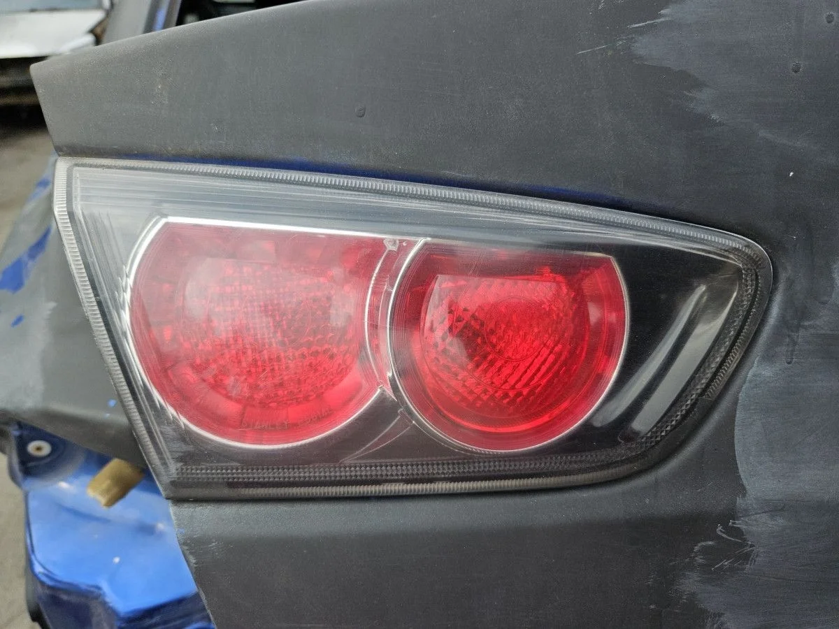 Фонарь внутренний левый на Lancer 10