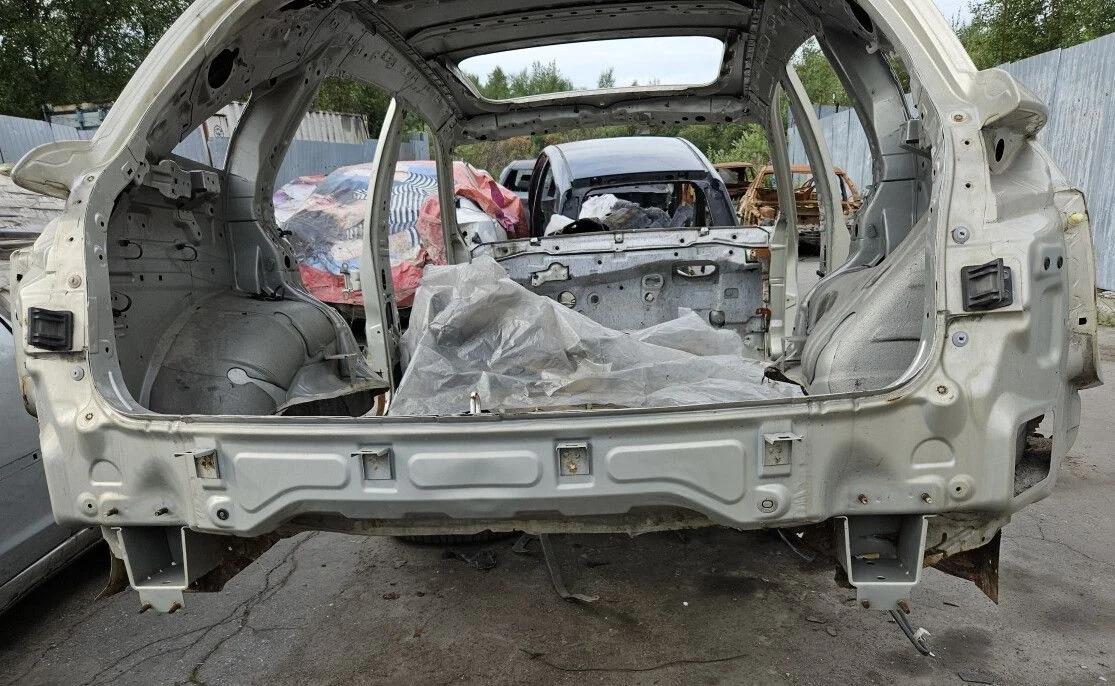 Панель задка на Infiniti FX35