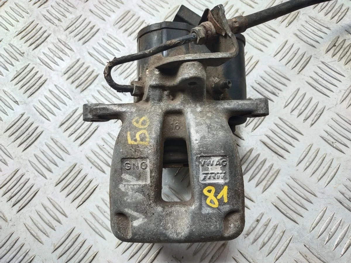 Суппорт тормозной задний левый Volkswagen Passat