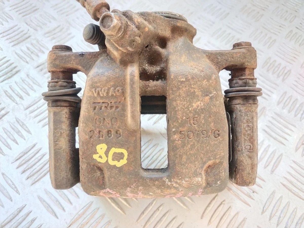 Суппорт тормозной задний правый Volkswagen Passat